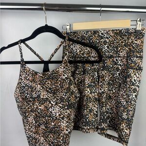 Old Navy Active Set Medium Sports Bra + Biker Shorts Printed Workout Gym